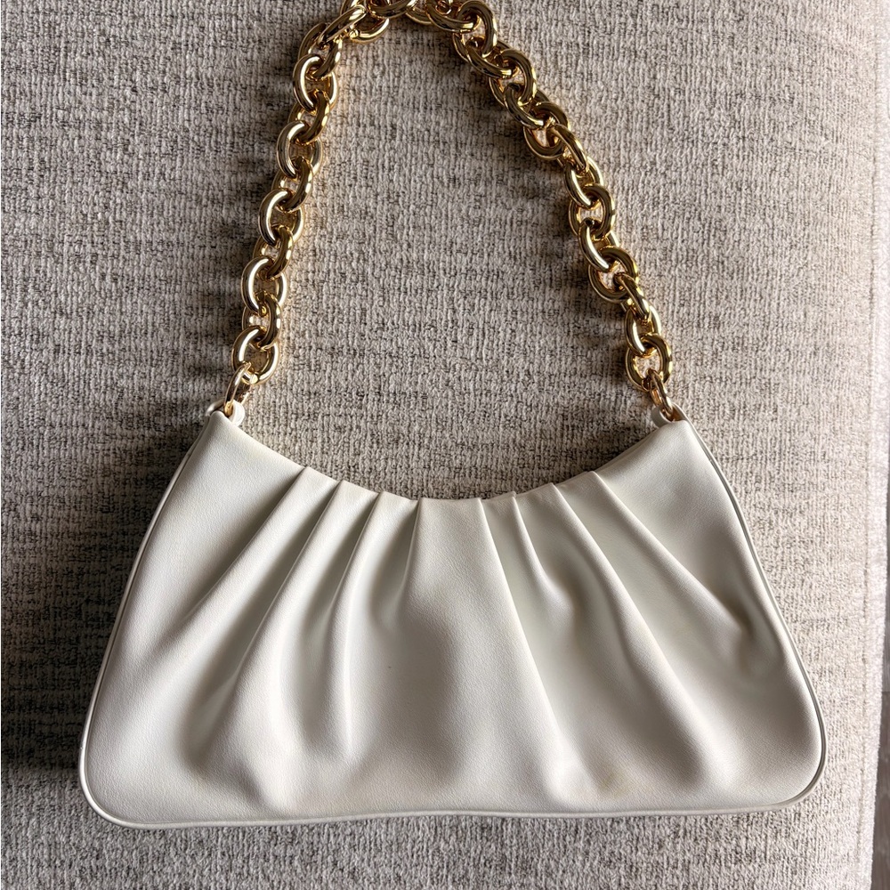 Chic Cream Shoulder Bag with Gold Chain Strap